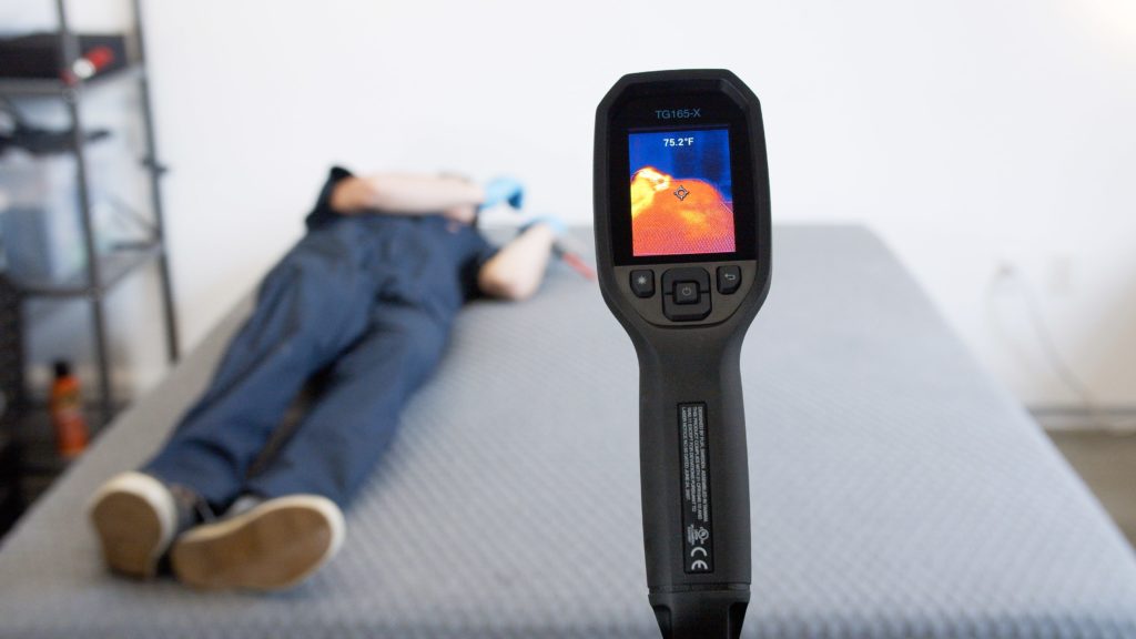 Does Gel Memory Foam Really Sleep Cool? Layla Hybrid Mattress temperature control test