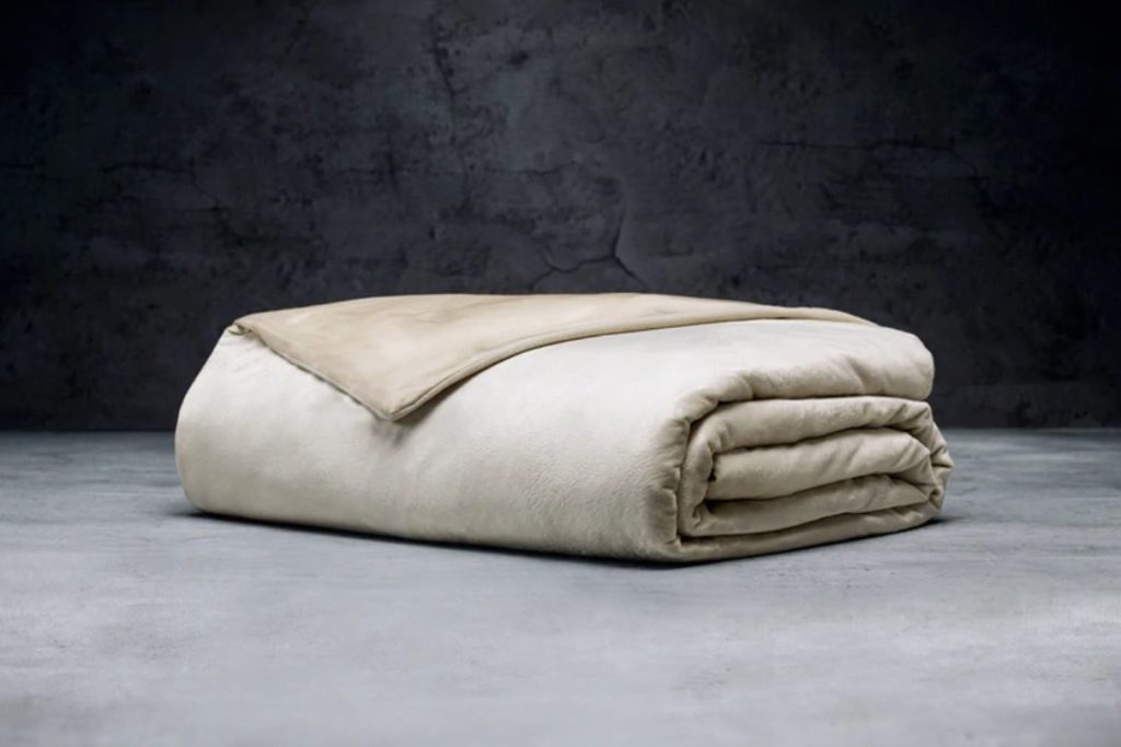 Best Cooling Weighted Blankets Product page photo of the Luxome Cooling Weighted Blanket