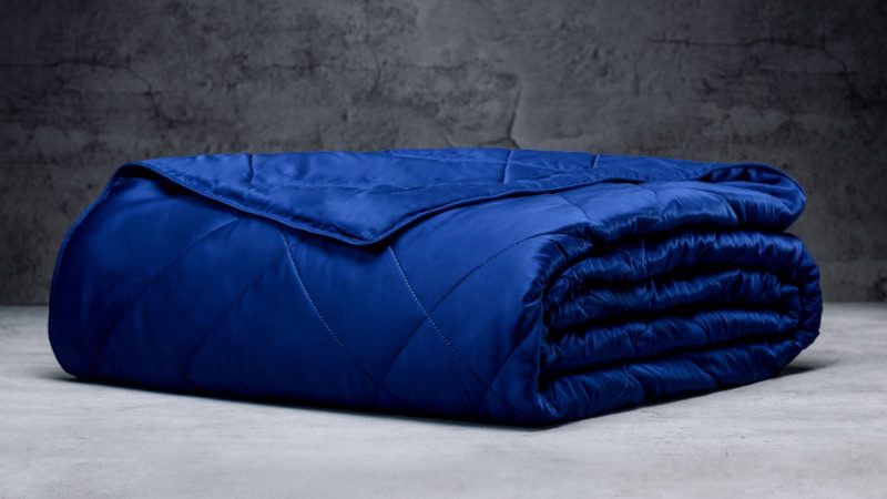 Best Summer Blankets Product page photo of the Luxome Lightweight Blanket
