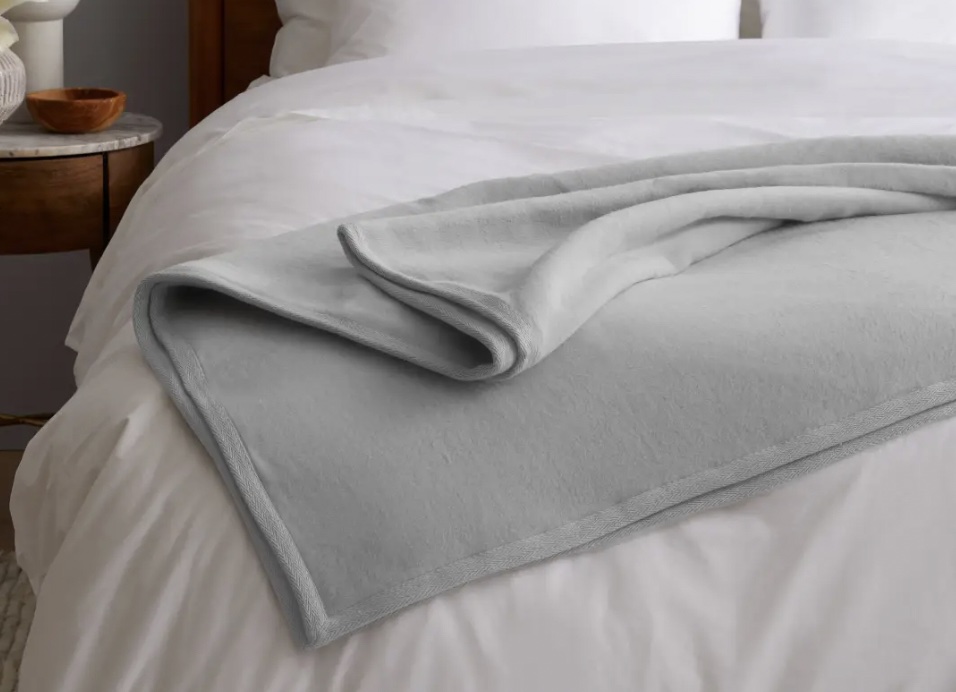 Best Blankets for Winter Product page photo of the Quince Organic Cotton Fleece Blanket