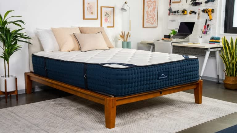 Best Mattresses for Side Sleepers - DreamCloud Mattress