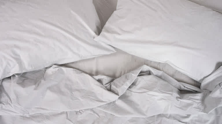 Best Cooling Sheets of 2024: Chill Layers for Hot Sleepers - Best Luxury - Saatva Percale Sheet Set