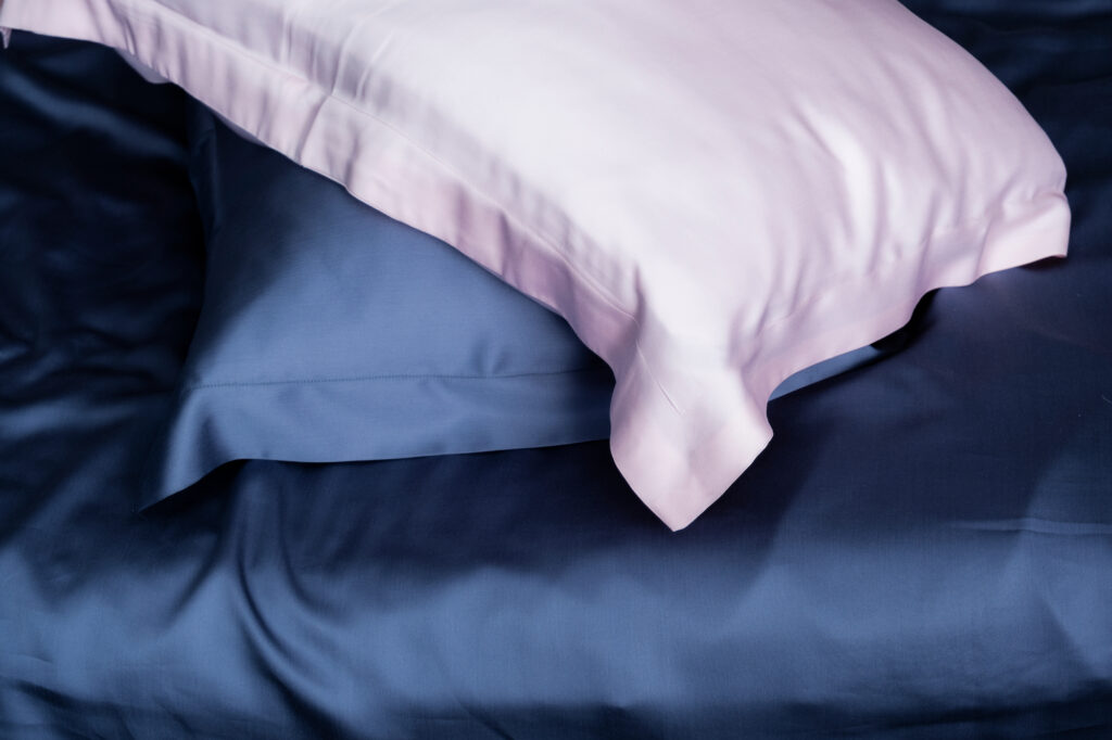 Benefits of a Silk Pillowcase Benefits of a Silk Pillowcase